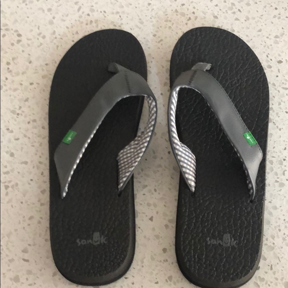 Sanuk women’s yoga mat flip flop, size 7 women’s